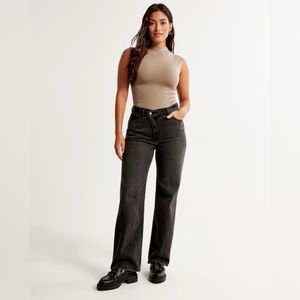 Abercrombie & Fitch Curve Love High Rise 90s Straight Jean - Black (4 Long)